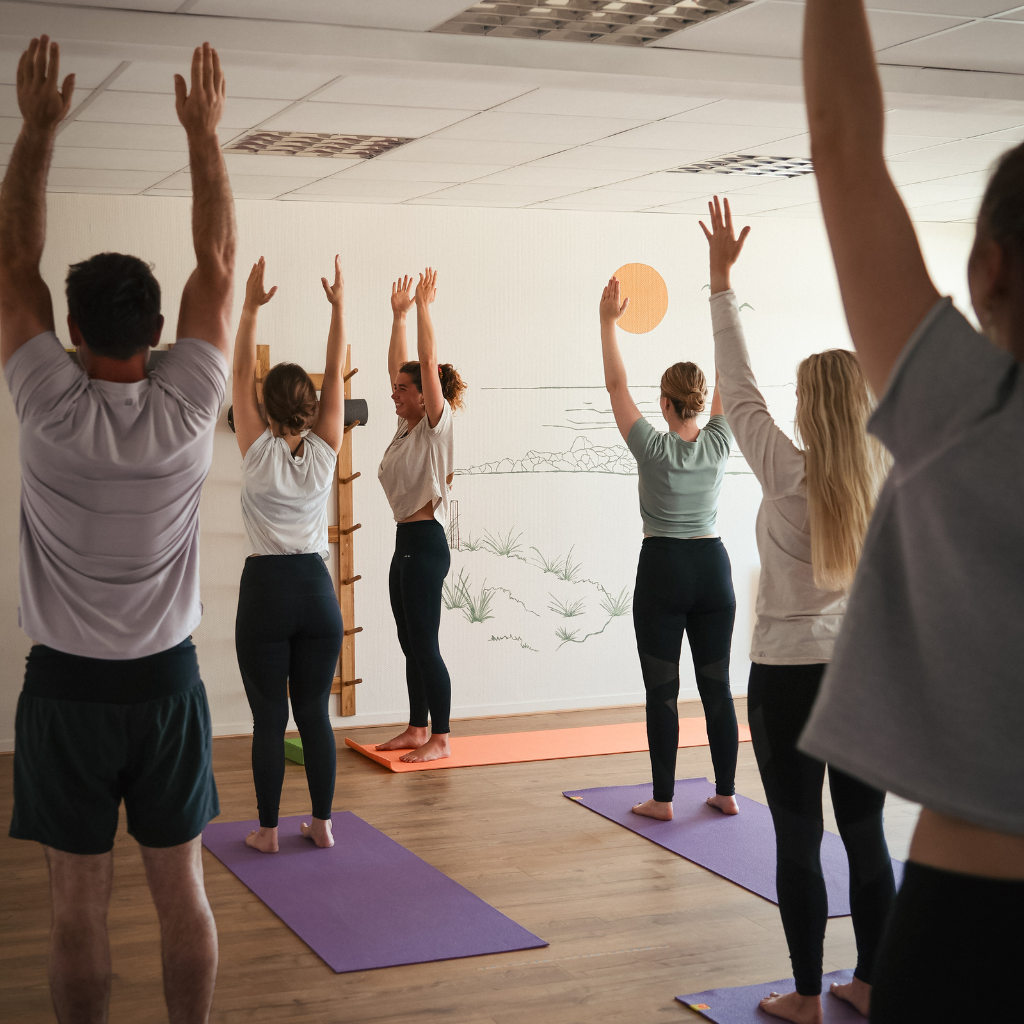 cours collectif avec Suzanne préparation pour une salutation au soleil
